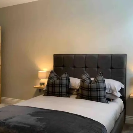 Penthouse Devonshire Court With Parking Skipton