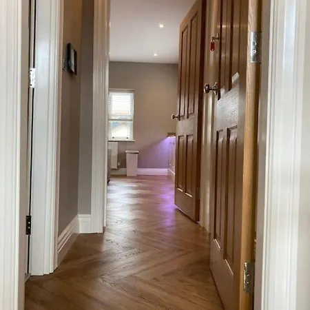 Penthouse Devonshire Court With Parking Appartamento *