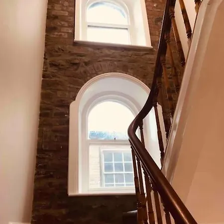 Penthouse Devonshire Court With Parking *