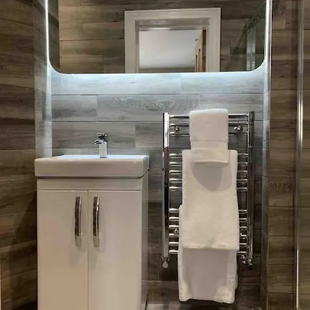 Penthouse Devonshire Court With Parking Appartamento
