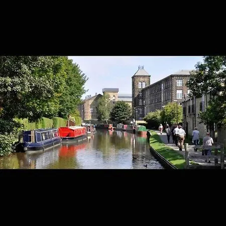 Penthouse Devonshire Court With Parking * Skipton